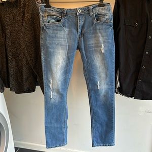 Distressed skinny jeans